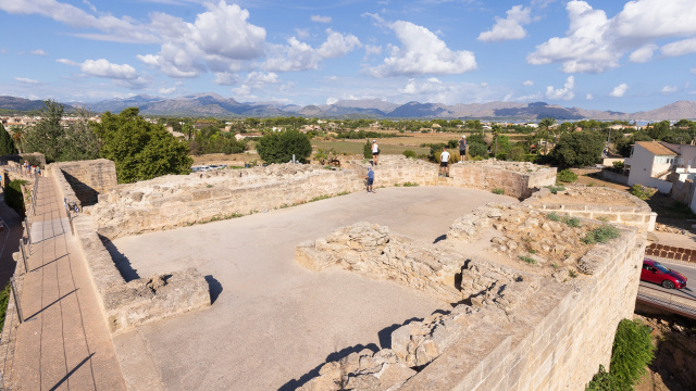 Porta de la Vila Roja